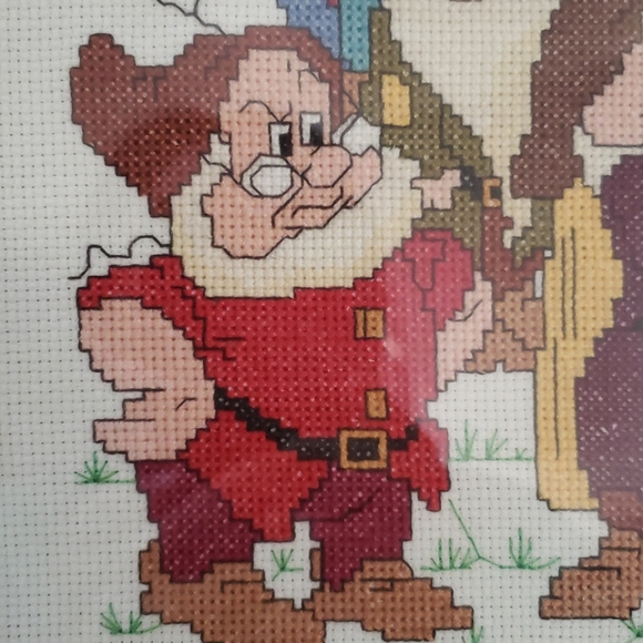 Snow white and the seven dorphs cross stitched - Picture 7 of 8